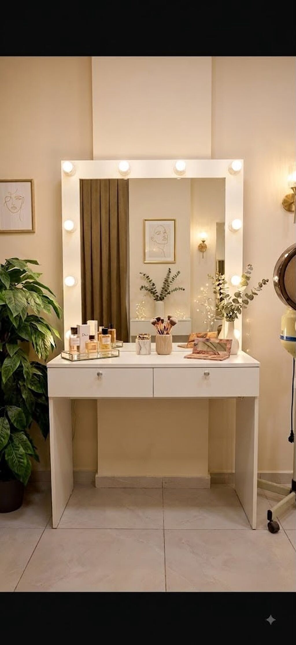 150 azn Yeni make-up güzgüsü İdeal vəziyyətdə kreslosuz Alınıb 480 azn — Mebel, Bakı