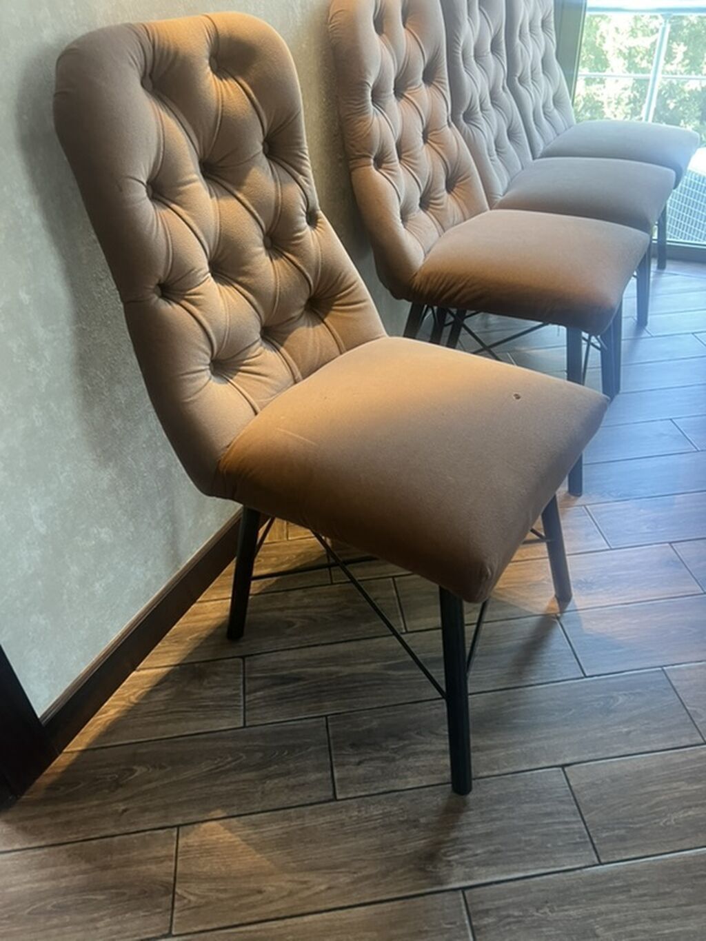 Yumşaq oturacaqlı, düyməli kapitone arxa dayaqlı yemək otağı/kafe — Stullar, Bakı (2)