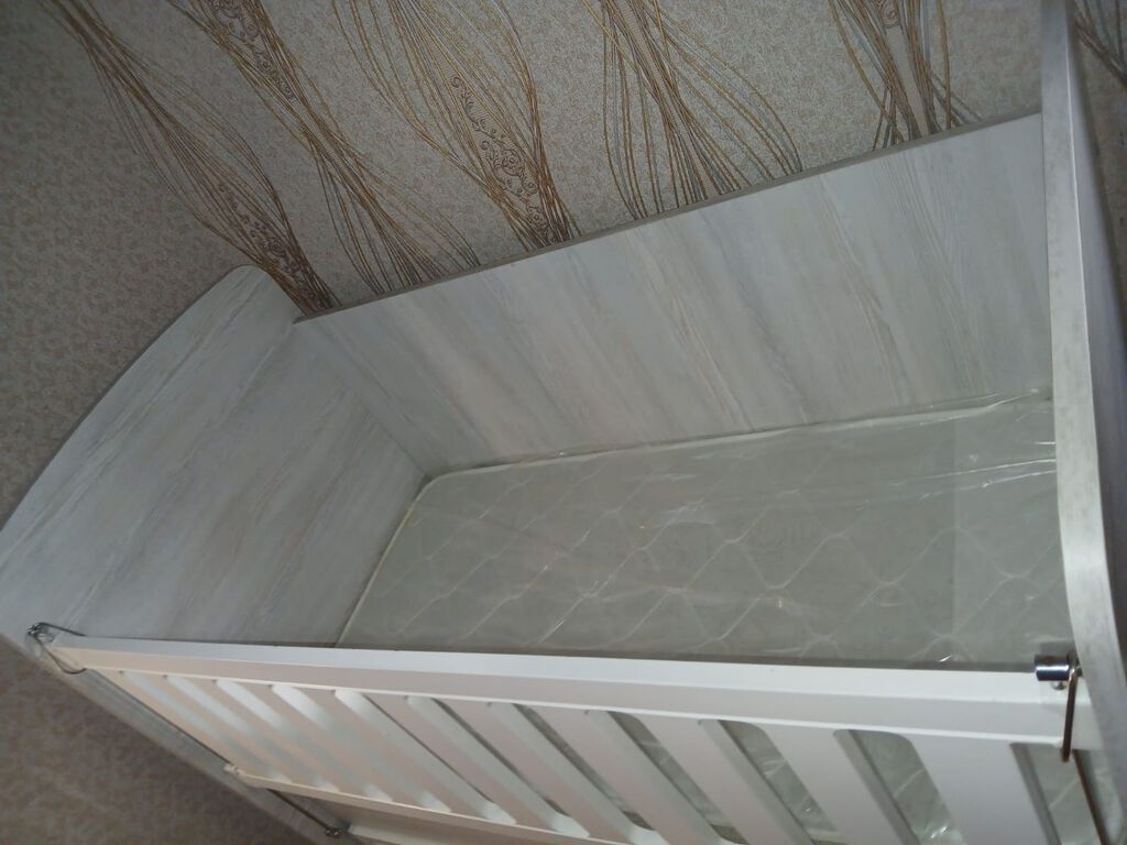 Oğlan və qız üçün, İşlənmiş, Dördbucaq, Beşik, Matras ilə, Yellənmə mexanizmi ilə — Mebel, Bakı (6)