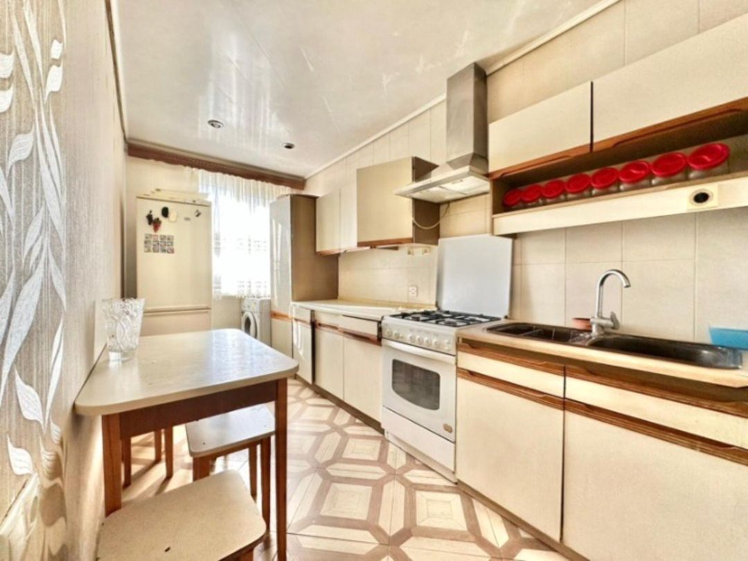 Satılır 4 otaqlı köhnə tikili 105 m² — Mənzil, Bakı