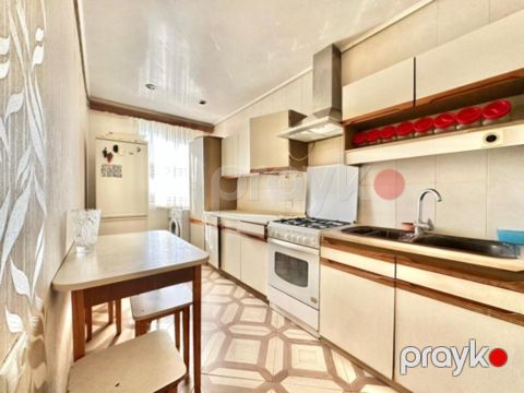 Satılır 4 otaqlı köhnə tikili 105 m²