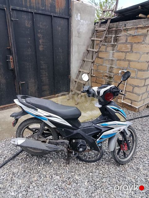 Skuter/Moped tipli motosiklet - Korpus rəngi: ağ-qara, mavi aksentlər