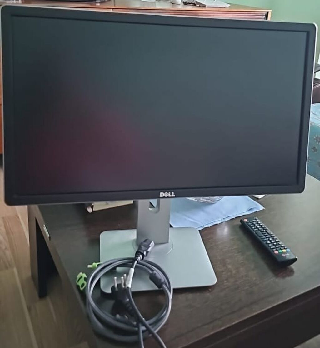 Dell LCD monitor - Təxmini ekran ölçüsü: 23–24 düym, mat səthli panel — Elektronika, Bakı