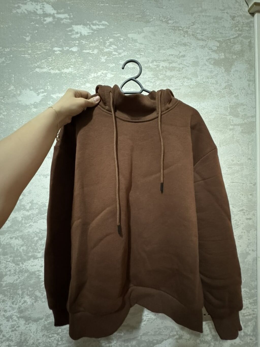 Qəhvəyi rəngli kapüşonlu sviter (hoodie) - Rəng: tünd qəhvəyi -