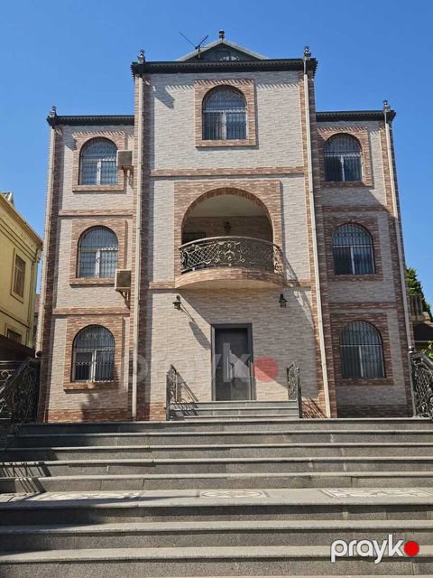 Satılır 8 otaqlı həyət evi/bağ evi 350 m²