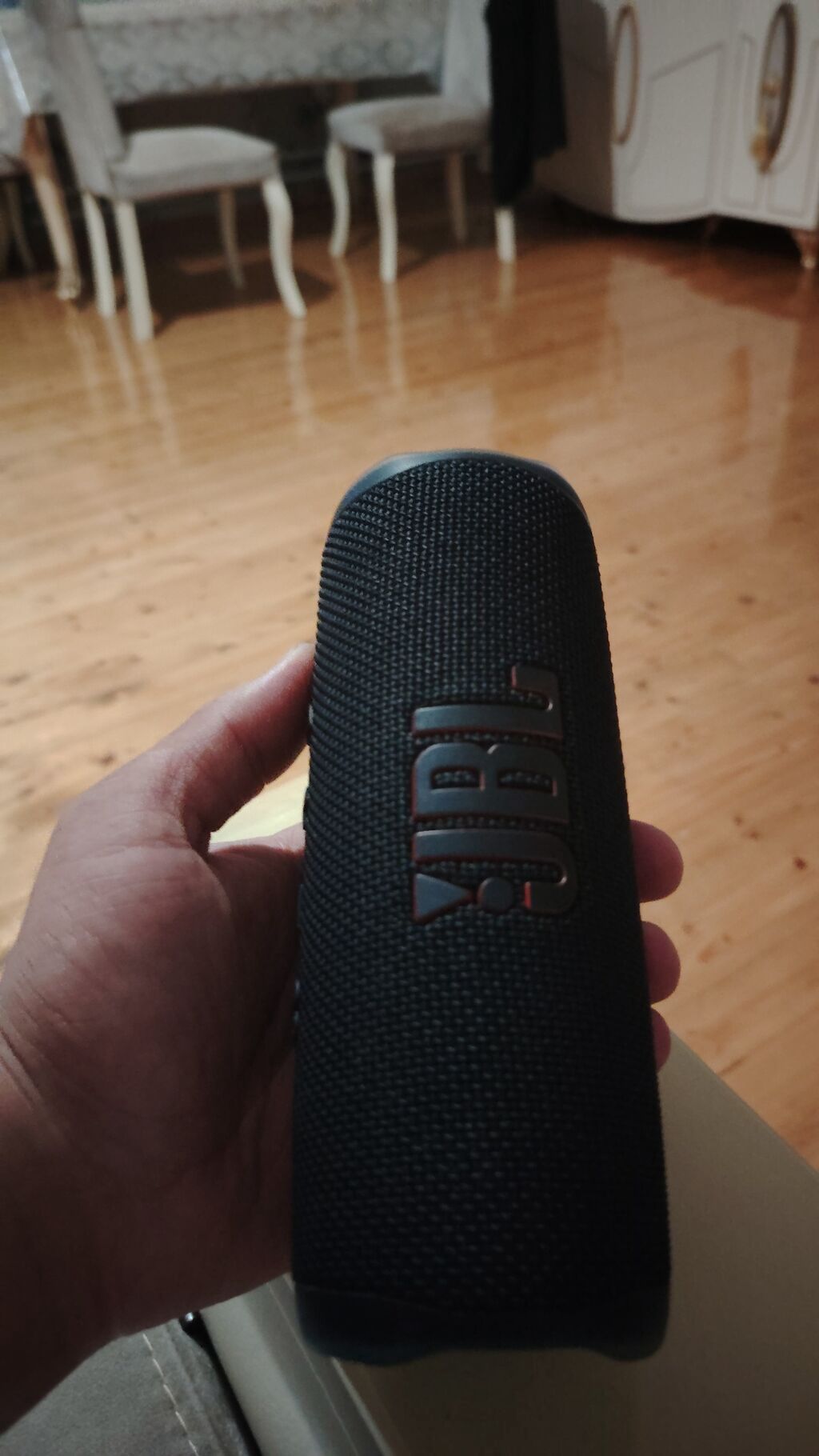 JBL Flip 6 portativ Bluetooth akustik sistemi 370 azn alınıb sırf pul
