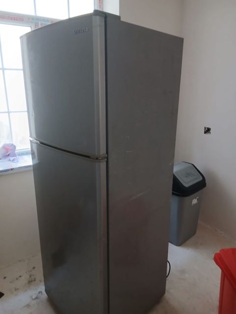 Samsung iki qapılı soyuducu - Rəng: metalik boz (inox üslubunda) -