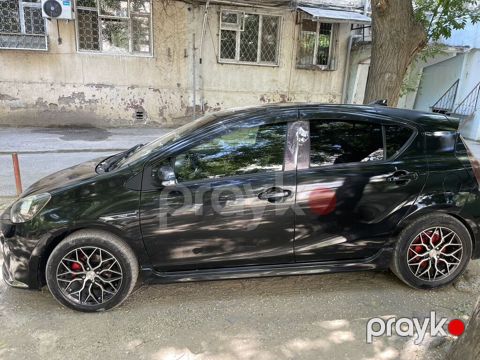 Toyota Aqua (hatchback) – qara rəng - Kompakt hibrid şəhər avtomobili — Bakı