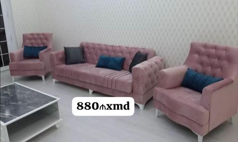 - Rəng: pudra-çəhrayı üzü ilə ağ ayaqlar - Parça: yumşaq, toxuması