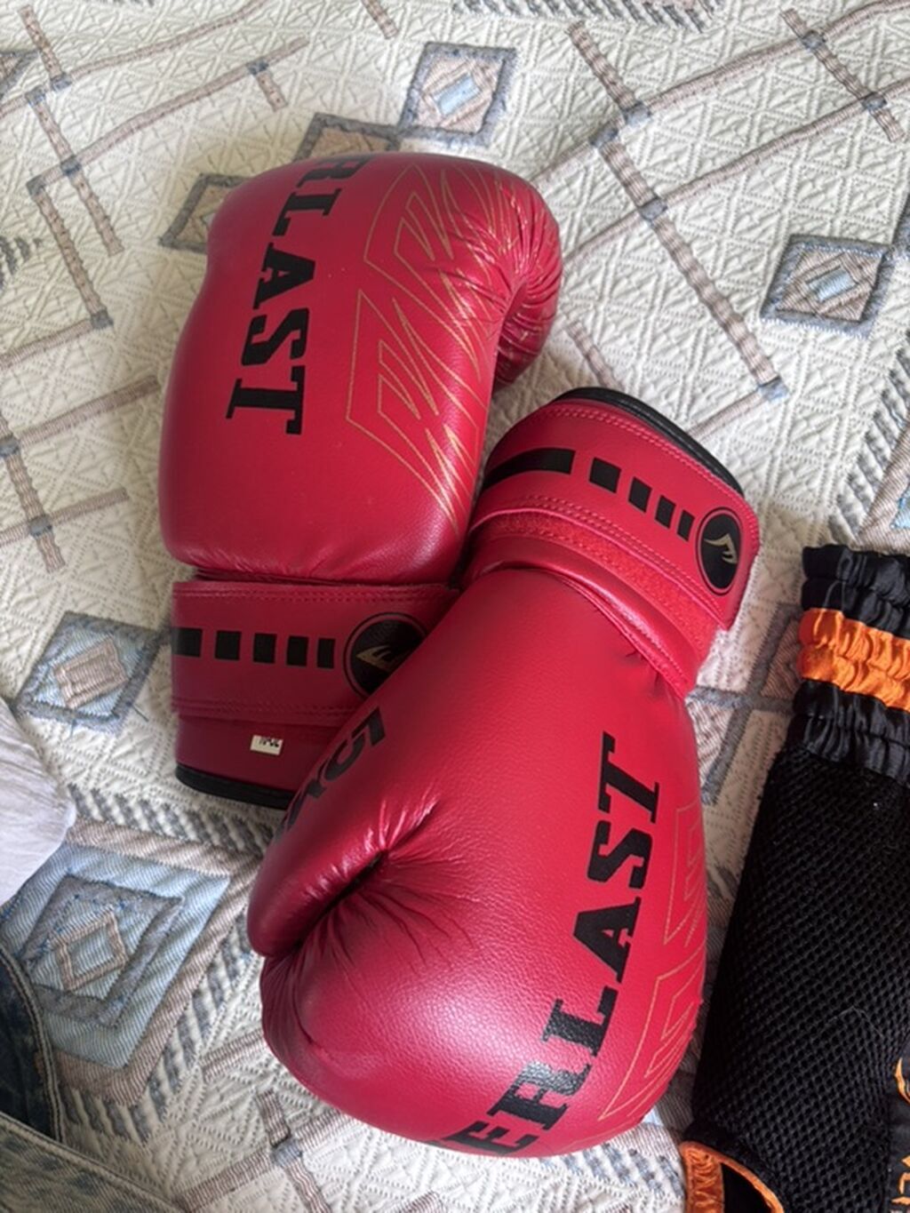 Boks əlcəkləri – Everlast, qırmızı rəng - Model: Everlast məşq və