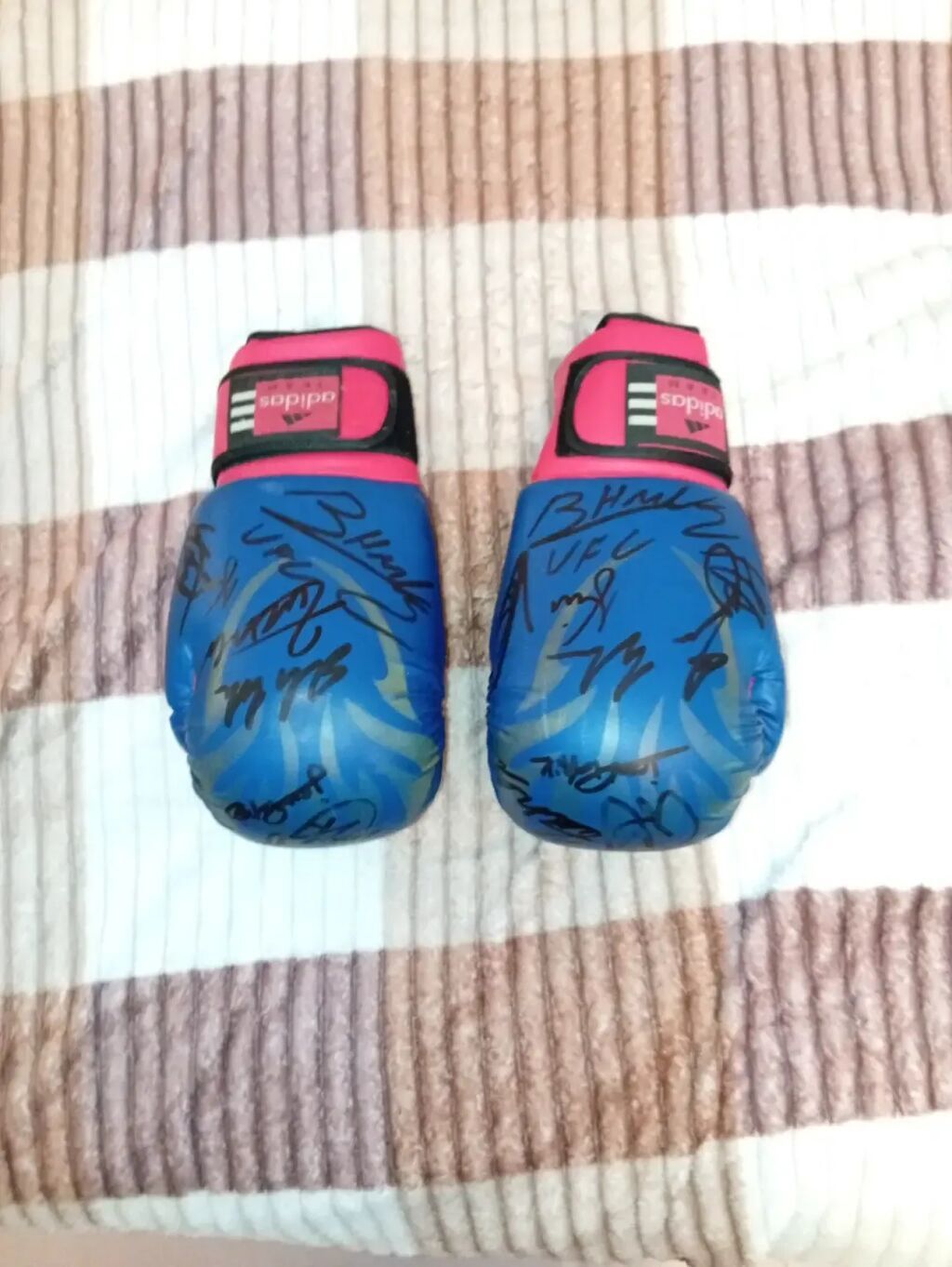 Adidas boks əlcəkləri — mavi/gül (10 nəfər UFC döyüşçüsü imzalayıb — İdman və istirahət, Bakı