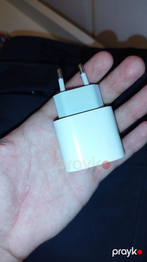 USB-C çıxışlı şarj adapteri TAM ORGİNAL AZ İŞLƏNİB 35 AZN - Avropa — Bakı