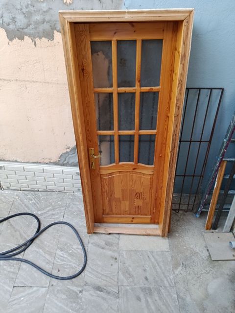 Taxta interyer qapısı – şüşəli model - Material: təbii ağac (şam