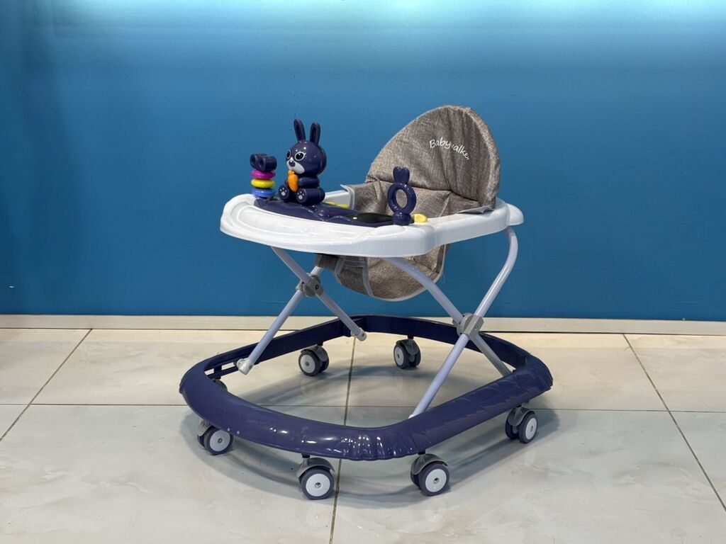 Uşaq gəzdirici "Babywalker" oyuncaqlı masa ilə — iki rəng variantı