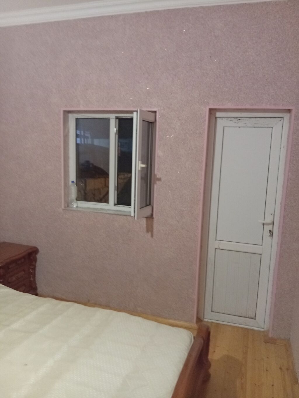 Ev sumqayitda coratda yerlesir etrafdan 5 marsrut avtobus isleyir (12) — Mebel, Saray (5)