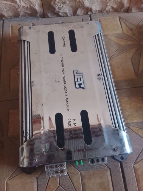 Avtomobil güc amplifikatoru, 2400W, iştirədən