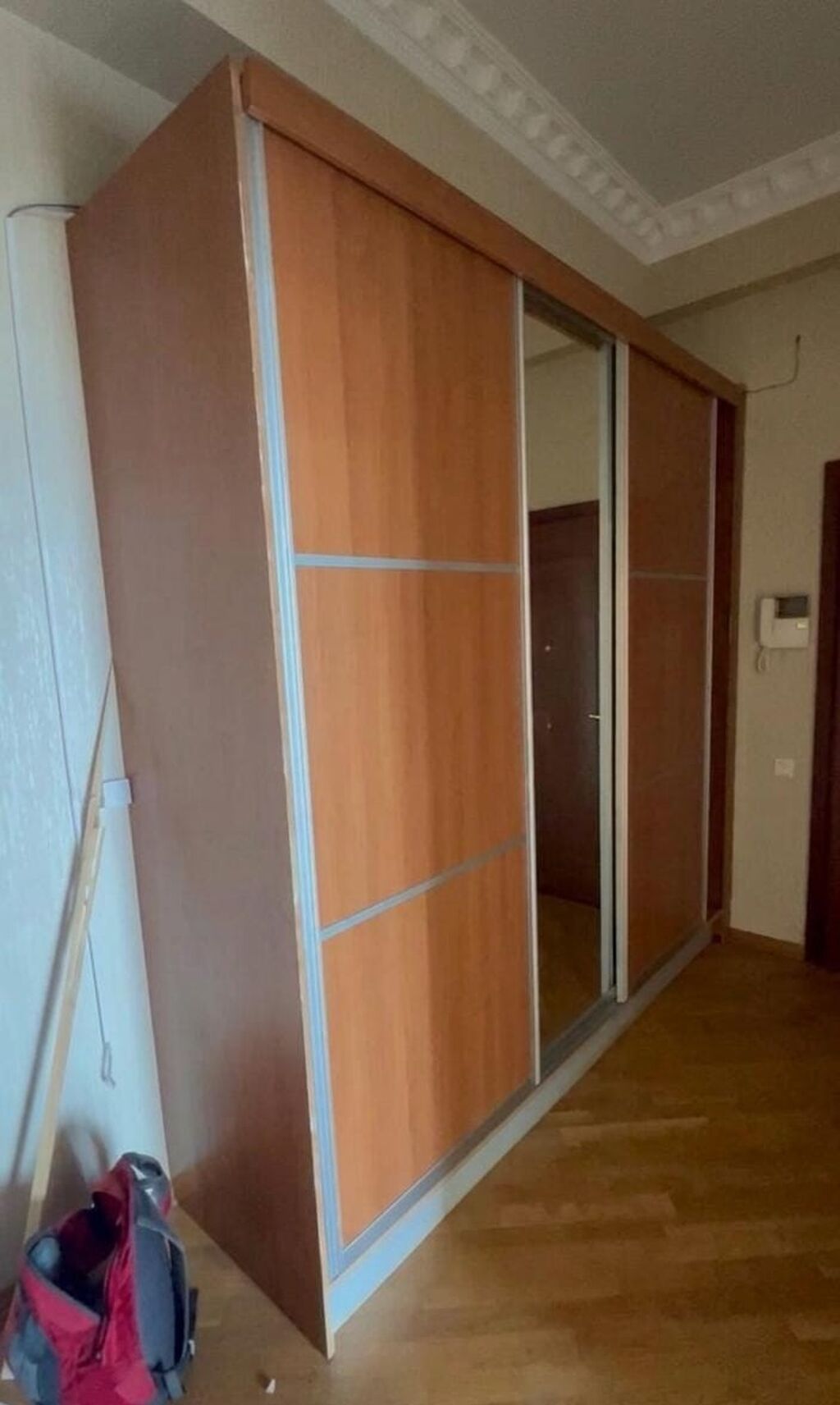 Dolab 180 azn Yaxşı vəziyyətdədir, heç bir defekti yoxdu. Hündürlüyü