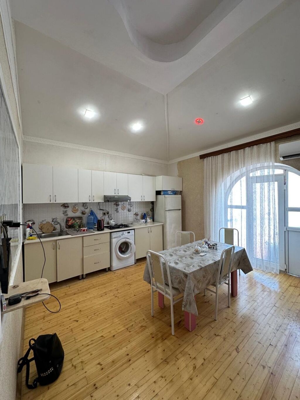 Geniş və işıqlı mətbəx–studio və dəhliz sahəsi - Hündür tavanlı — Daşınmaz əmlak, Xırdalan (2)
