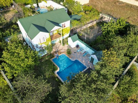 İcarəyə verilir 8 otaqlı həyət evi/bağ evi 220 m²