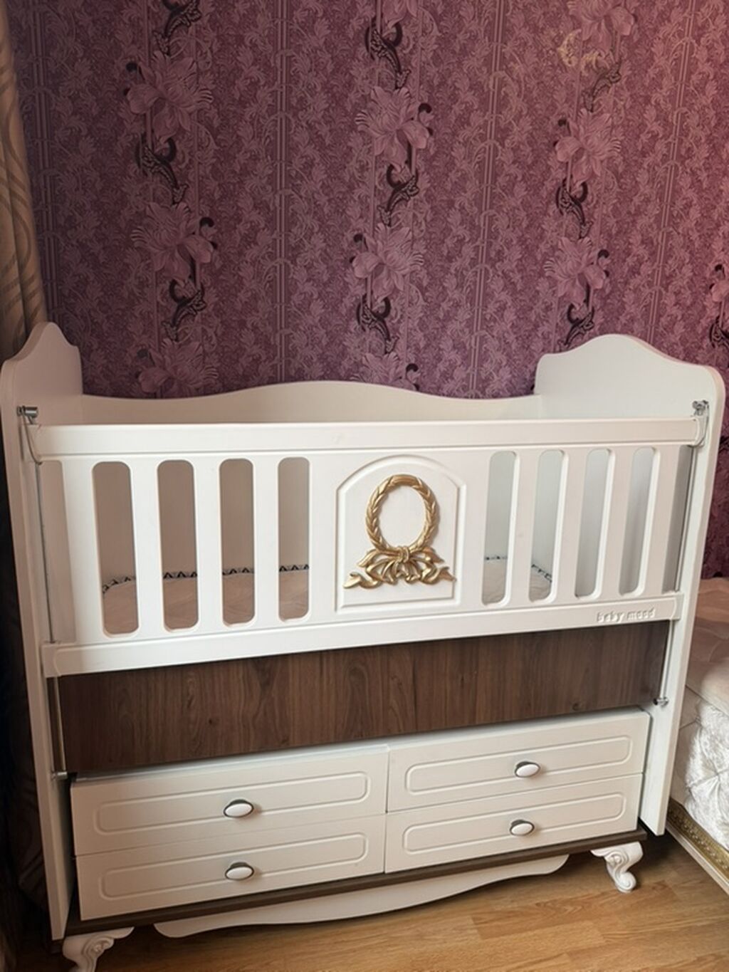 Uşaq beşiyi – “Baby Mood” model - Rəng: ağ + qəhvəyi dekor, ön paneldə — Mebel, Güzdək