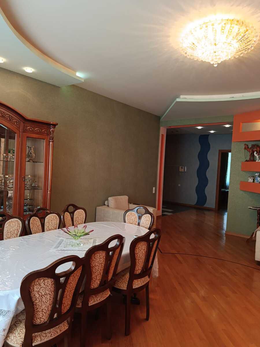 Satılır 4 otaqlı köhnə tikili 190 m² — Mənzil, Bakı (3)