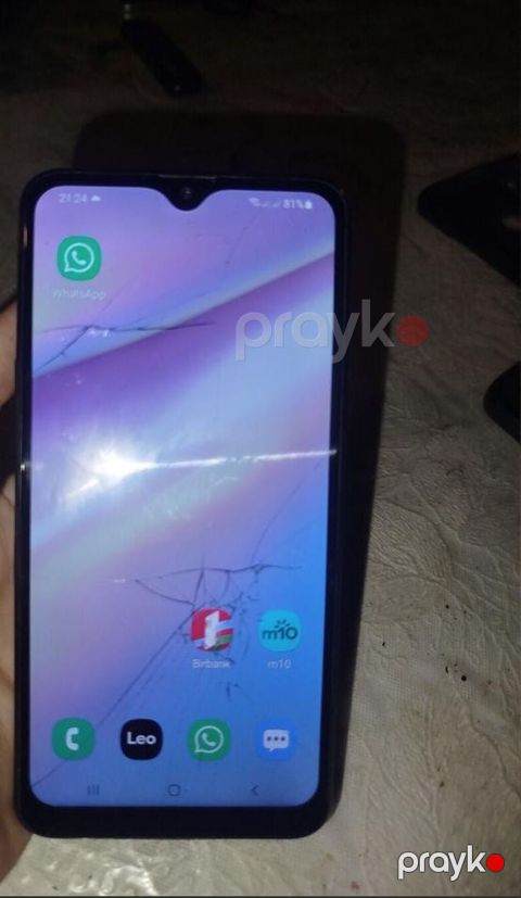 Samsung Galaxy A10, rəng - Qara, Qırıq