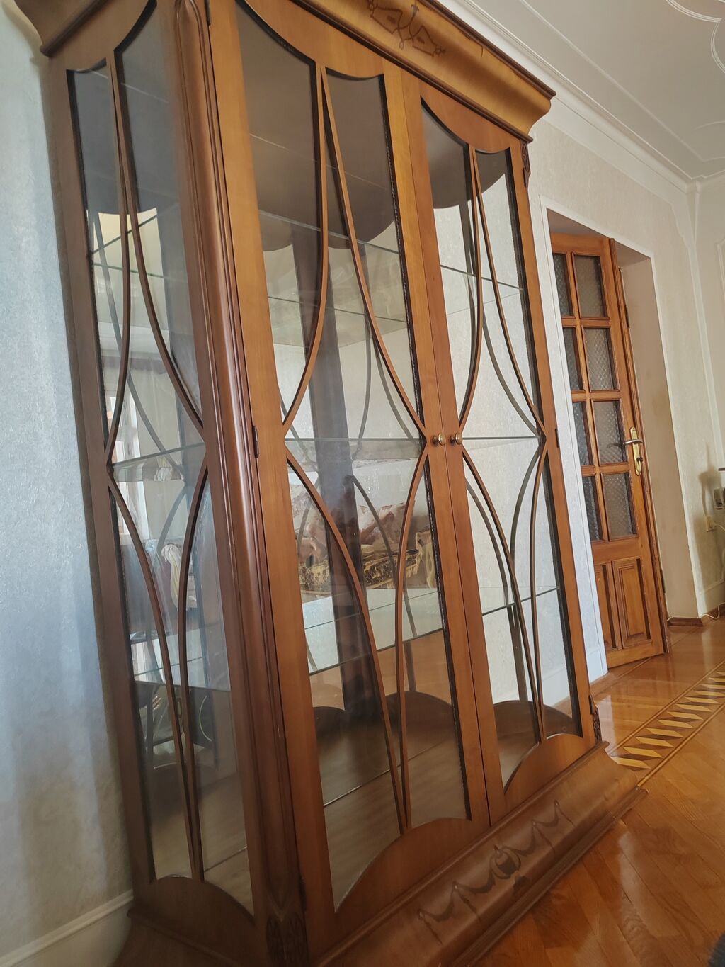 Zövqlü vitrin şkaf - Material: massiv ağac karkas, şüşə qapılar və — Mallar, Bakı (7)