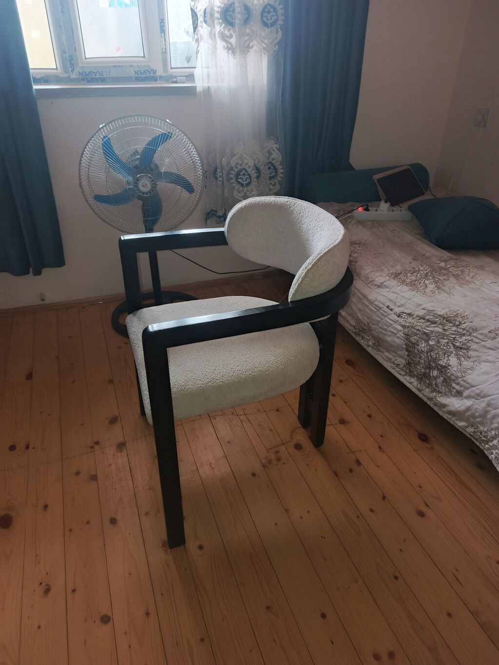 Mebel kreslosu – müasir dizayn - Model: Yumru bel dayaqlı, açıq krem — Kreslolar, Bakı