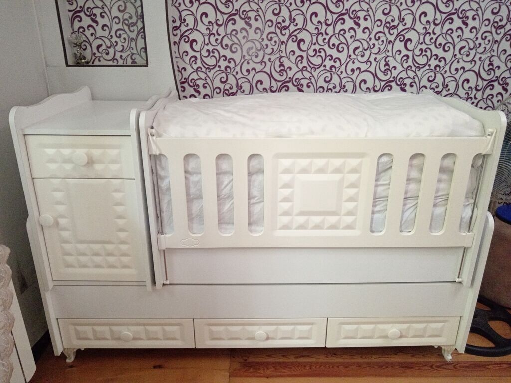 Oğlan və qız üçün, İşlənmiş, Dördbucaq, Beşik, Dəstsiz, Matras ilə, Yellənmə mexanizmsiz