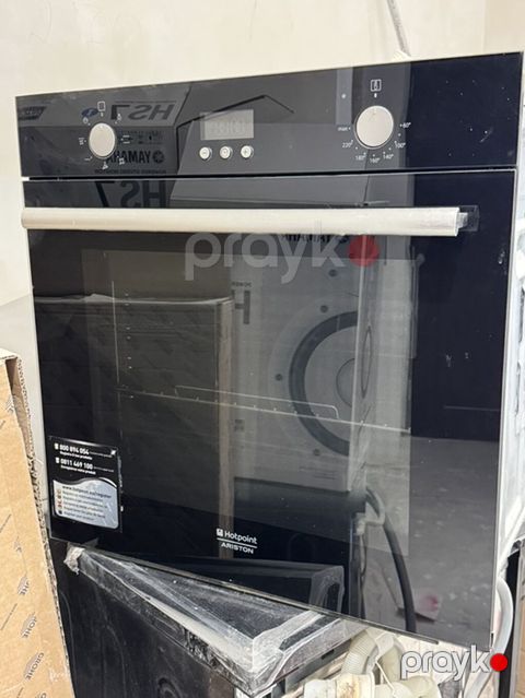 Hotpoint Ariston quraşdırılan elektrik sobası - Ön panel: qara şüşə