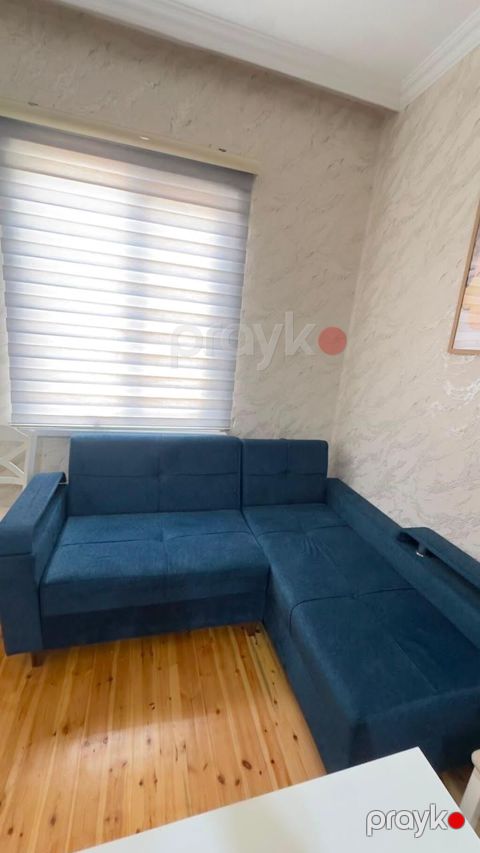 Divan satilir 220azn yeni alinib bir terefi bazalidi 1.85/1.50