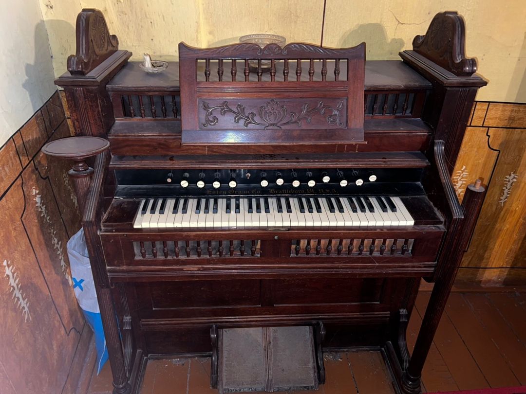 Harmonium tipli pedaallı pompalı orqan — Mallar, Ağstafa