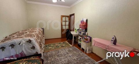 Satılır 4 otaqlı köhnə tikili 100 m²