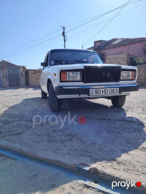 VAZ 2107 sedan – ağ rəng, 4 qapı. Texniki və xarici xüsusiyyətlər: -