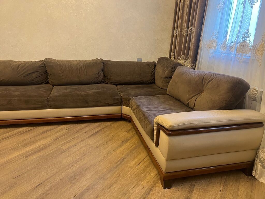 Divan satılır qiyməti 350 manat ölçü bir tərəfi 3 metr digər tərəfi