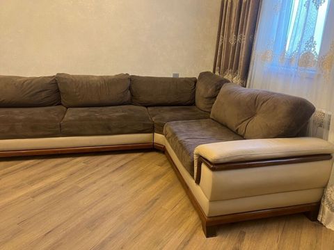 Divan satılır qiyməti 350 manat ölçü bir tərəfi 3 metr digər tərəfi