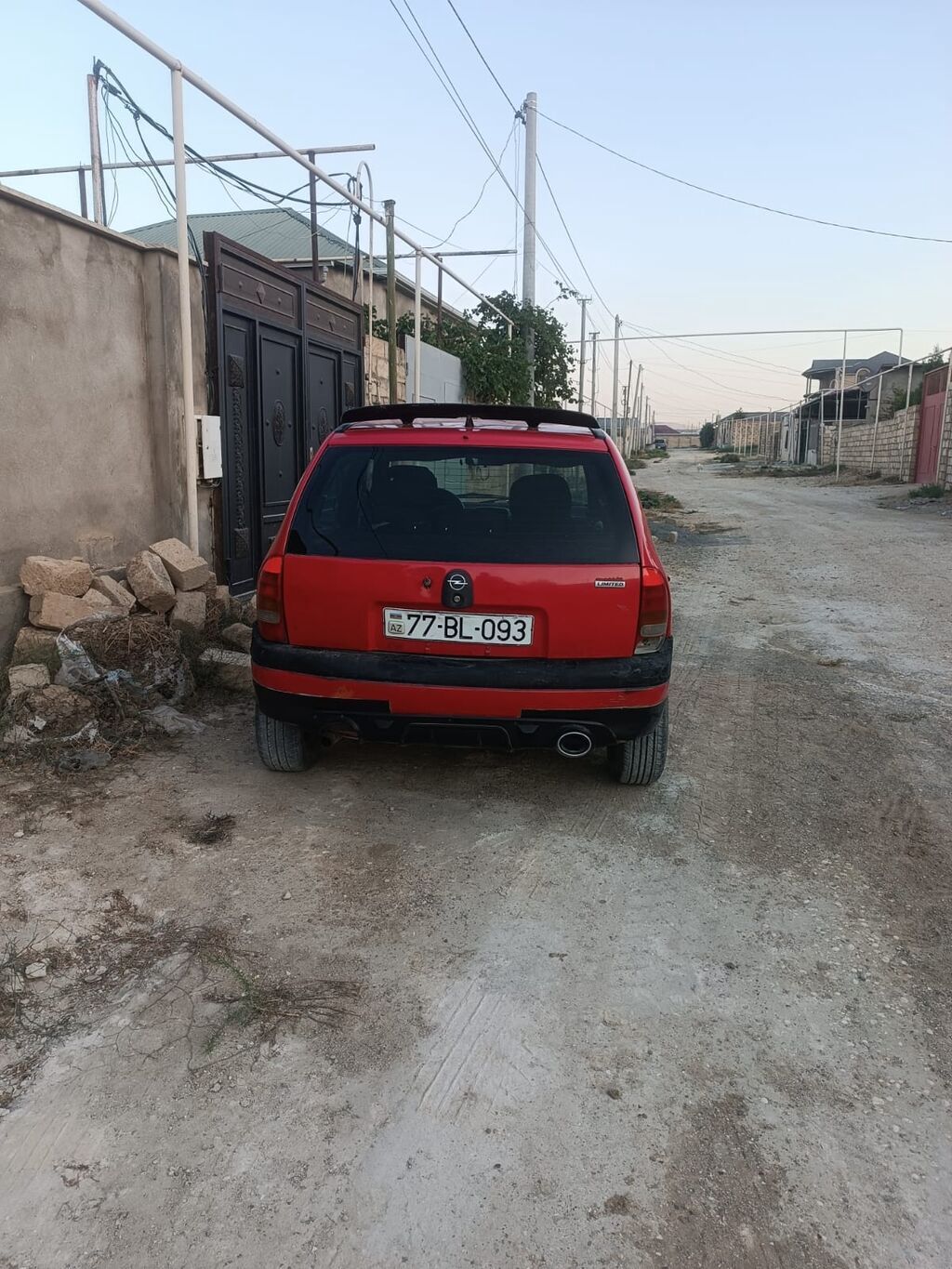 Qırmızı rəngli şəhər avtomobili – 5 qapılı hatchback. otur sur — Avto, Qobu (7)