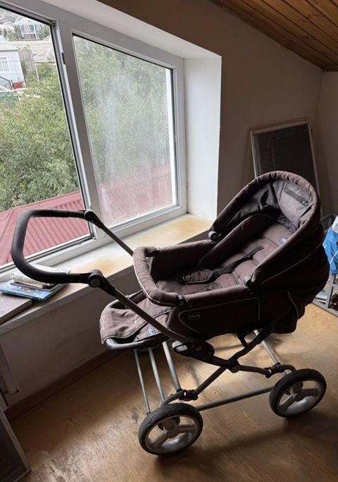 Chicco bebek arabası – klassik dörd təkərli model. - Rəng: qəhvəyi -