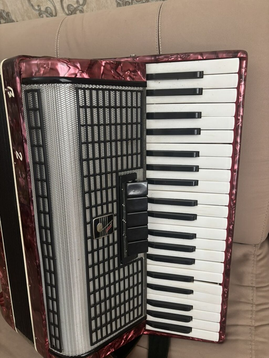 Pianino klaviaturalı akkordeon - Korpus: şabalıd-şərab rəngli “nacre” — Mallar, Bakı (2)