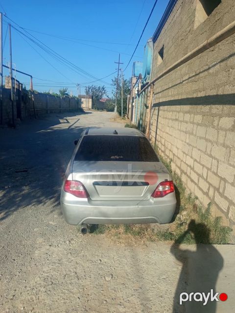 Avtomobil: Daewoo Nexia (sedan), gümüşü rəng Kuzov: 4 qapı, arxa