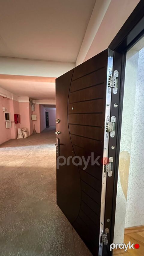Seyf qapi satilir 170azn olcu 2.05/90sm unvan hezi aslanov