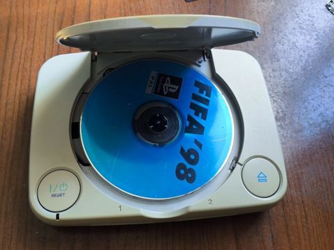 Sony PS one (SCPH seriyası) oyun konsolu - Kompakt PS one modelinin — Bakı