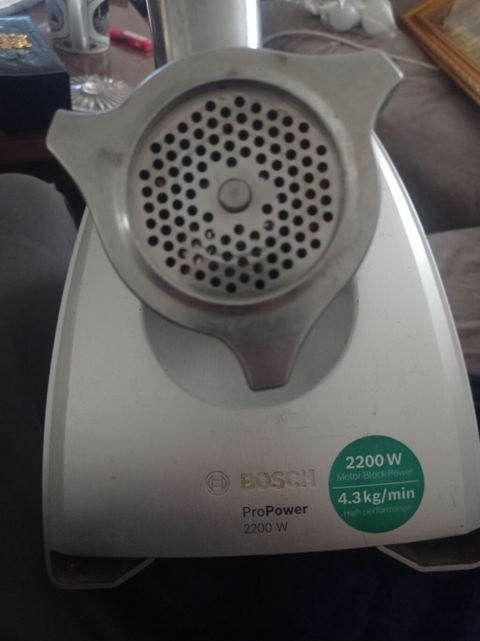Bosch ProPower 2200 W ət xırdalayıcı maşın