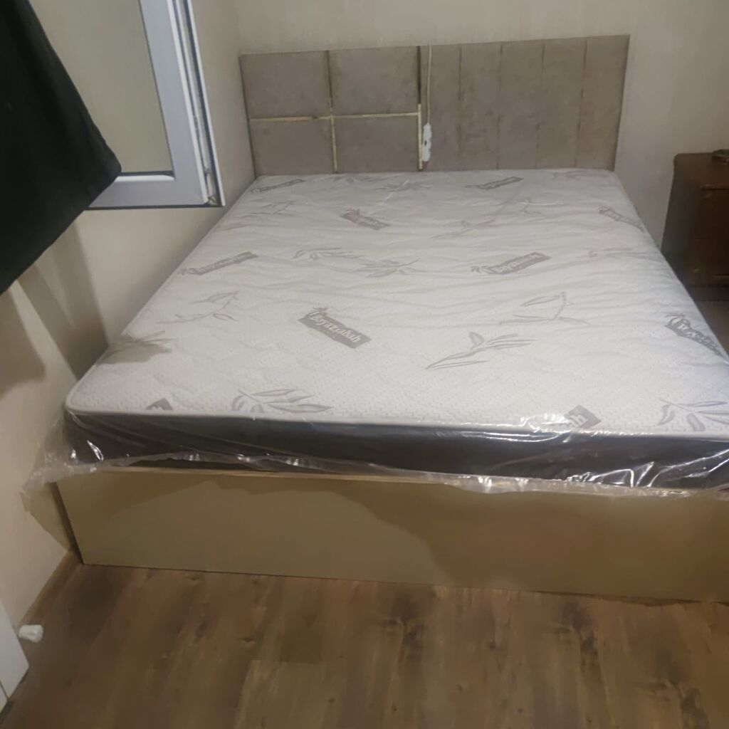 Endirim edildi. Taxt satılır 200₼.matrası yenidir,klonkası — Mebel, Bakı