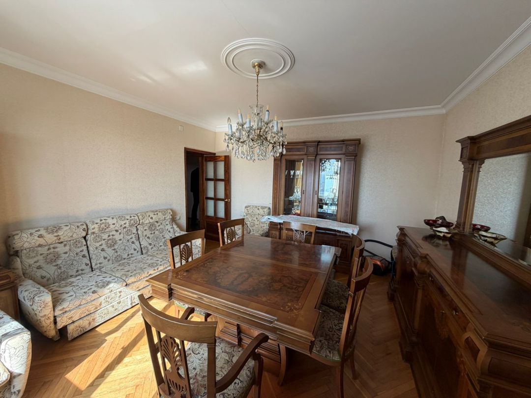 Satılır 4 otaqlı köhnə tikili 105 m² — Mənzil, Bakı