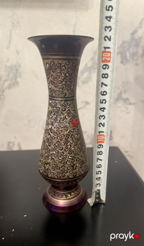 Bir vaza, Metal — Bakı
