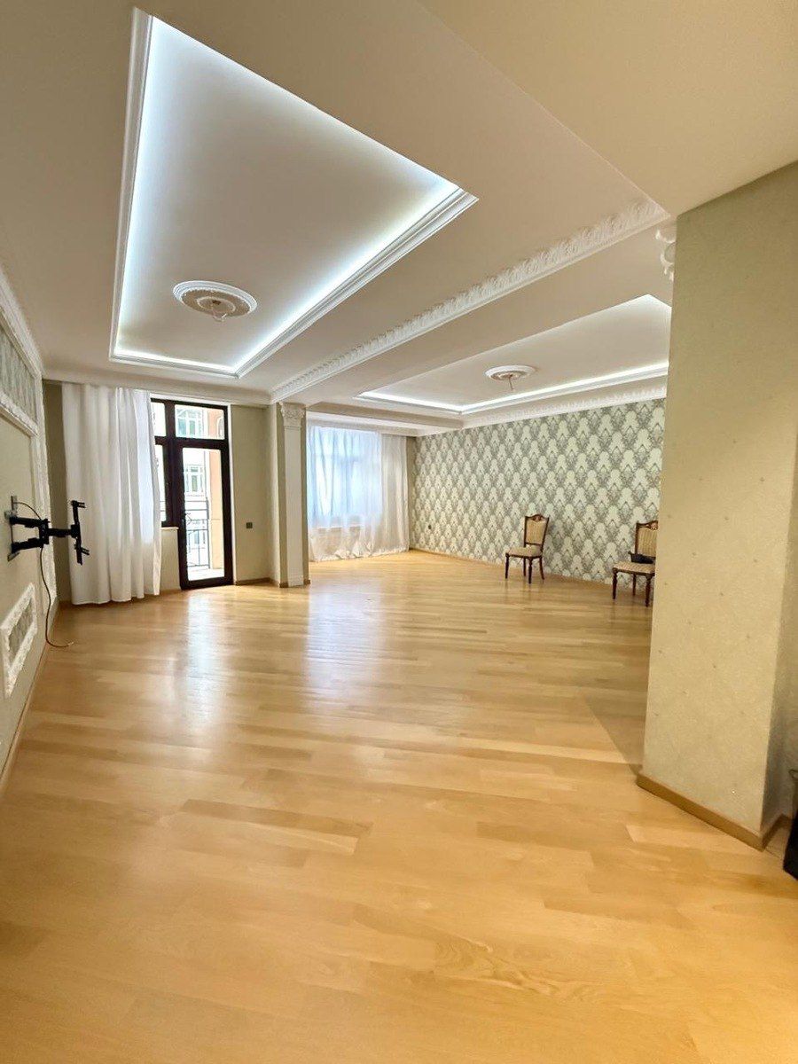 Satılır 4 otaqlı yeni tikili 217 m² — Mənzil, Bakı (2)