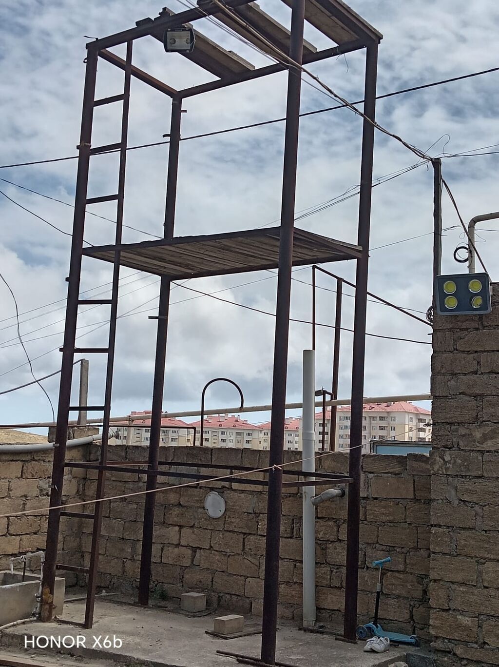 Metaltənzimli su çəni üçün platforma/karkas - Material: qalın divarlı — Mallar, Xırdalan