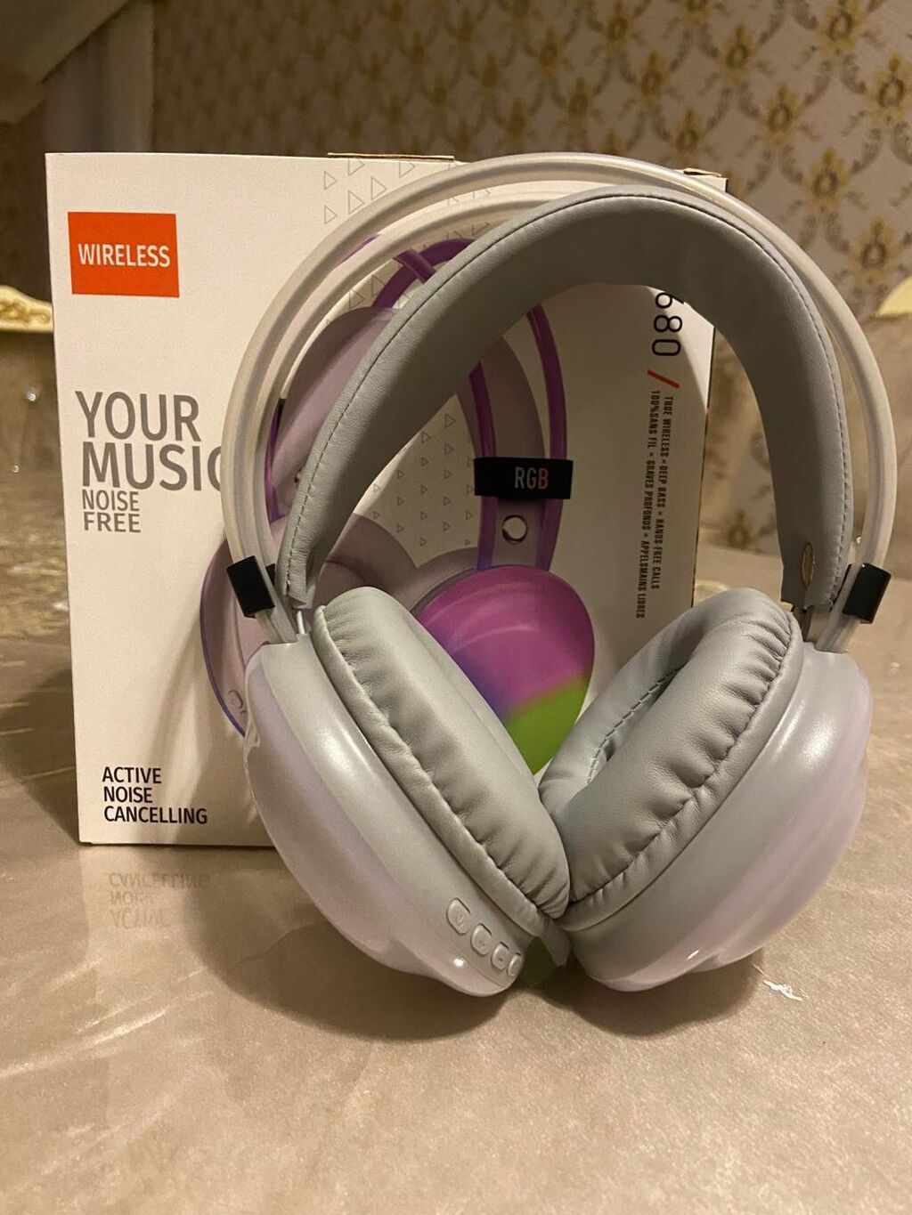 Məhsul: Simsiz qulaqlıq Xüsusiyyətlər: - Active Noise Cancelling