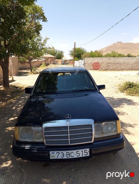 Mercedes-Benz E-Class W124 sedan Maşında qətiyyən vuruq,udardan